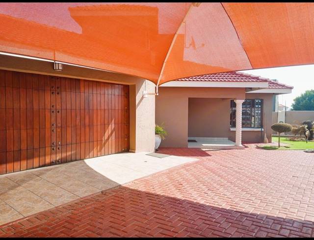 4 BEDROOM HOUSE FOR SALE IN WATERBERRY COUNTRY ESTATE